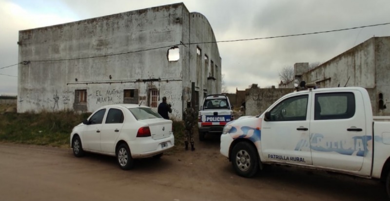 Allanaron dos viviendas por abuso de armas de fuego